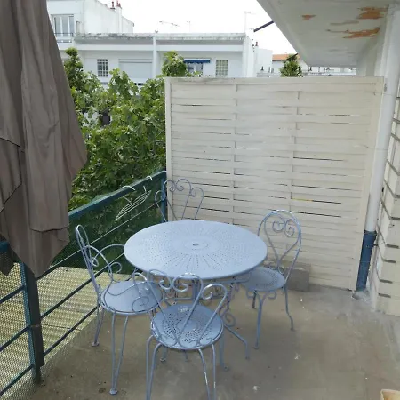 T3 En Centre-ville Avec Terrasse Et Parking Prive A - Fr-1-71-90 Royan