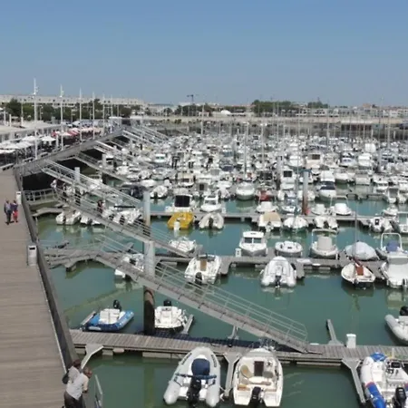 T3 En Centre-ville Avec Terrasse Et Parking Prive A - Fr-1-71-90 * Royan