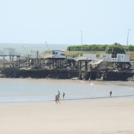 T3 En Centre-ville Avec Terrasse Et Parking Prive A - Fr-1-71-90 Apartment Royan
