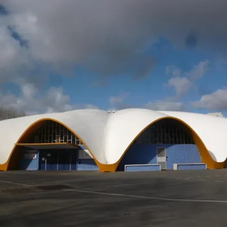 T3 Avec Terrasses Et Parking Prive En Centre-ville De Royan, A 200m De La - Fr-1-71-90 * Royan