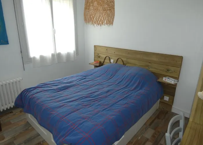 Daire T3 En Centre-ville Avec Terrasse Et Parking Prive A - Fr-1-71-90