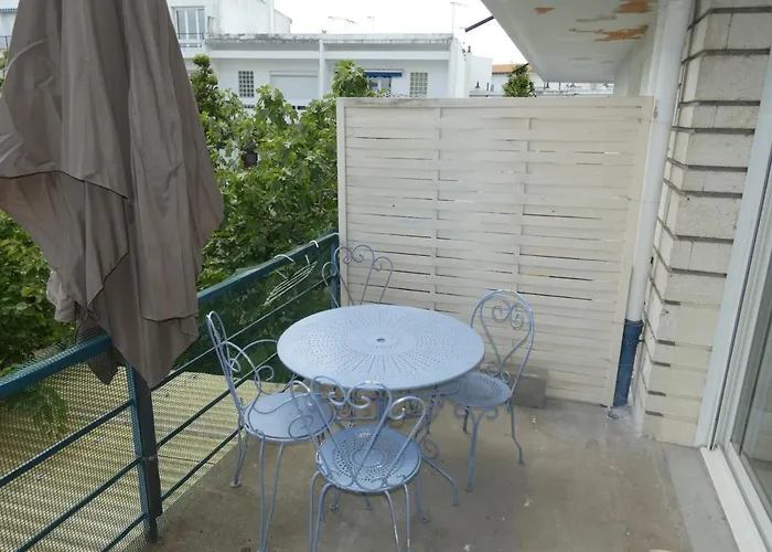 T3 En Centre-ville Avec Terrasse Et Parking Prive A - Fr-1-71-90 Royan