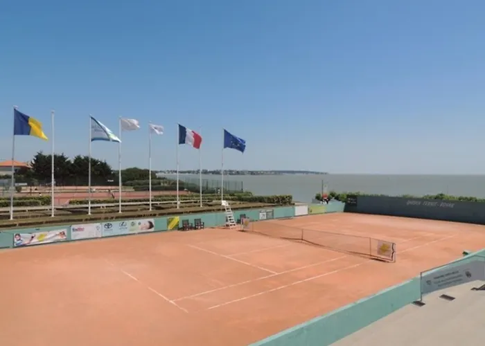 T3 En Centre-ville Avec Terrasse Et Parking Prive A - Fr-1-71-90 *