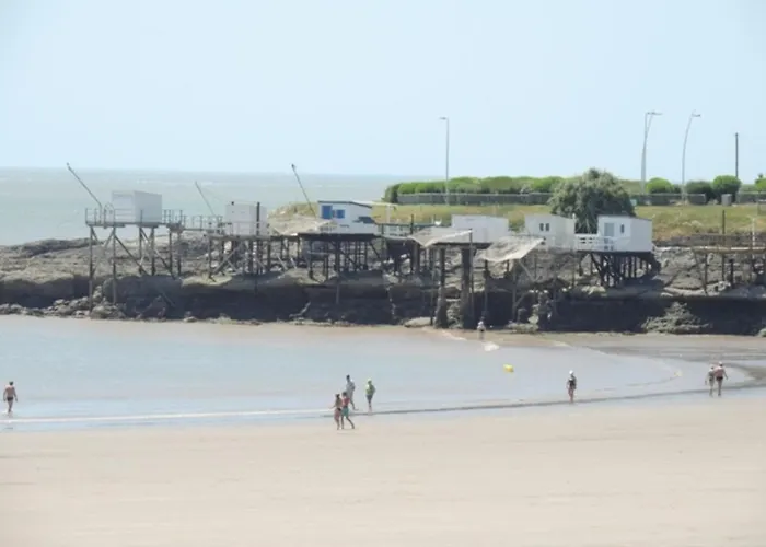T3 En Centre-ville Avec Terrasse Et Parking Prive A - Fr-1-71-90 Apartment Royan